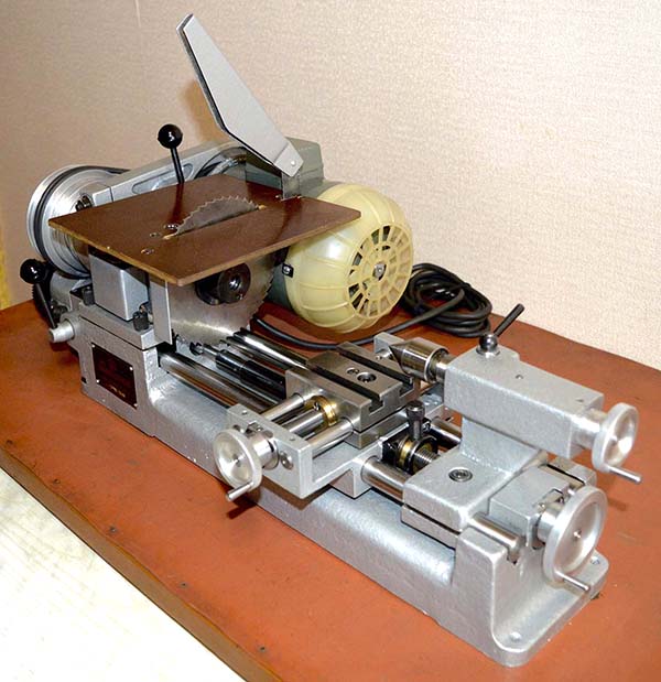 Виконання для роботи дисковою пилкою настільного верстата Універсал-2 Універсал-2 Виконання для роботи дисковою пилкою настільного верстата